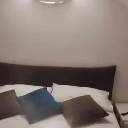 Mezzanino Con Patio E Archi A Vela アパート