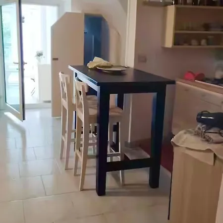 Mezzanino Con Patio E Archi A Vela * バーリ